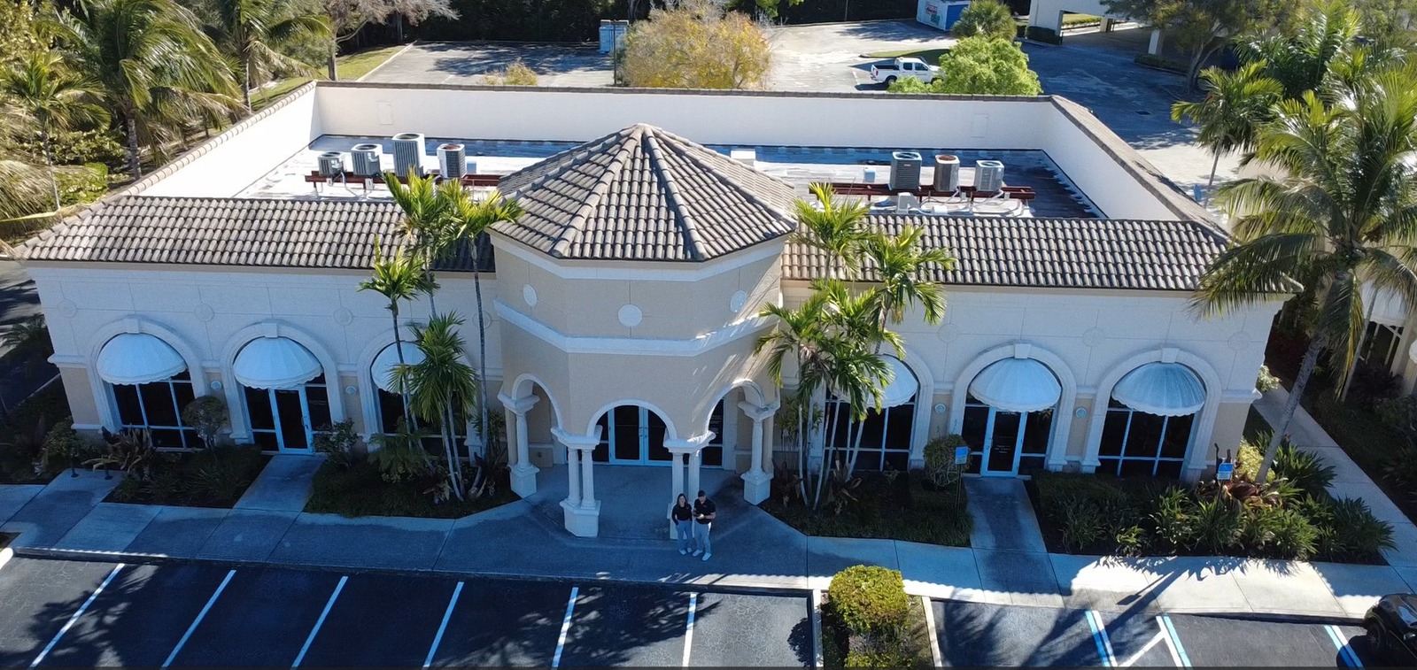 Sunset Smiles Cosmetic Dentistry office building in Jupiter, FL, located in the Intracoastal Pointe plaza